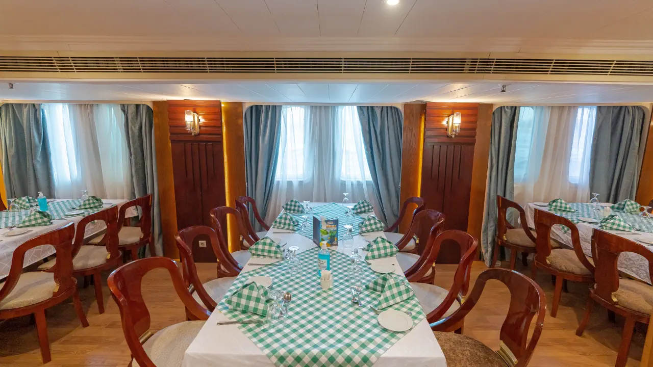 رحلة الباخرة نايل كويست